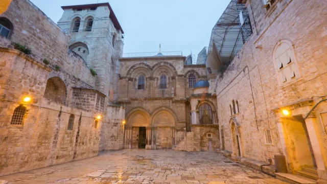 CHURCH-OF-THE-HOLY-SEPULCHRE-JLM